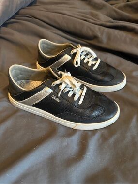Ha”upu OluKai Black Leather Low-Top Sneakers with Silver Accents 6.5